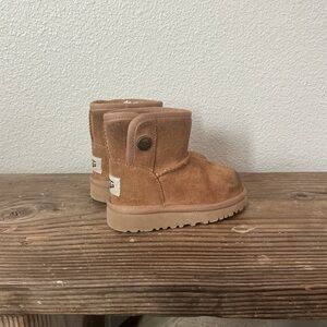 UGG Jona Toddler Boots Size 6 Chestnut Suede Button Shearling Lined